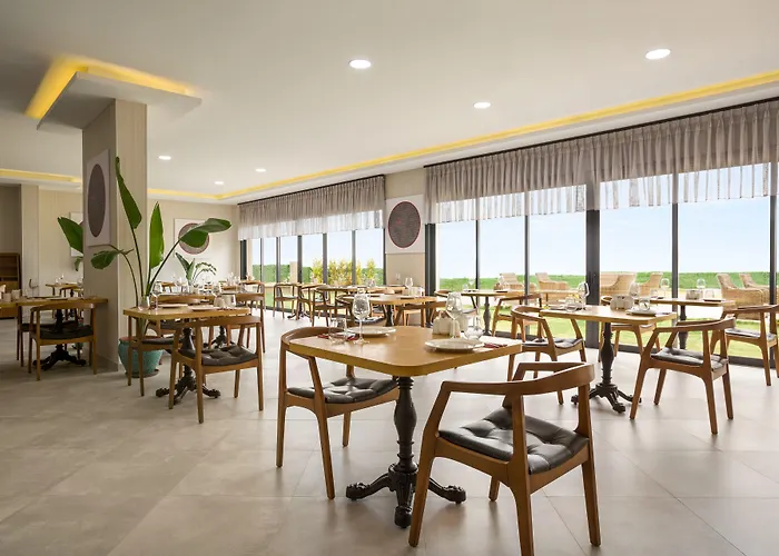 Ramada By Wyndham 3* Çeşme