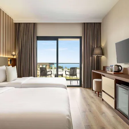 Ramada By Wyndham מלון Çeşme