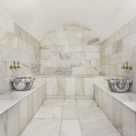 Ramada By Wyndham Hotell