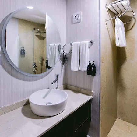מלון Ramada By Wyndham 3*