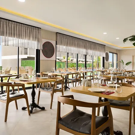 Ramada By Wyndham Hotell