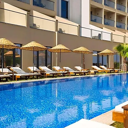 Ramada By Wyndham 3* Çeşme