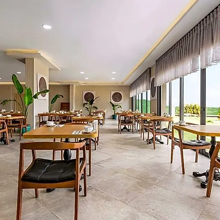 Ramada By Wyndham 3* Çeşme