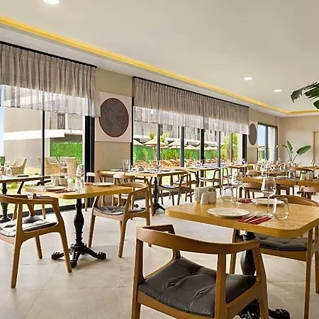 Ramada By Wyndham 3* Çeşme