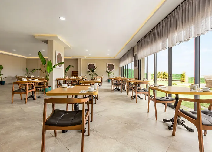 Ramada By Wyndham 3* Çeşme