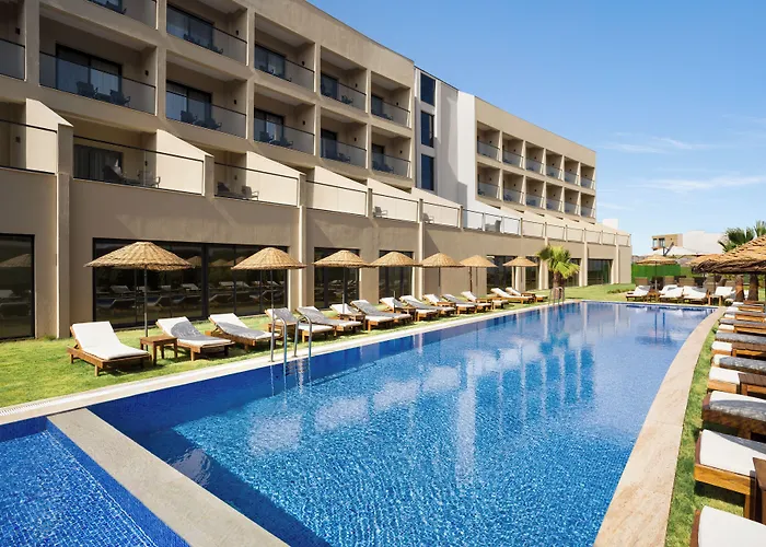Ramada By Wyndham 3* Çeşme